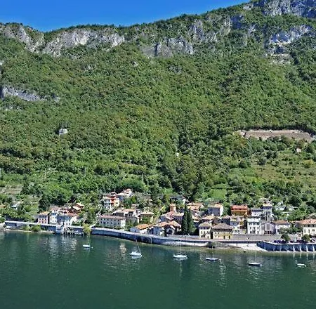 Appartement Fiumelatte Sleeps 4 Air Con *