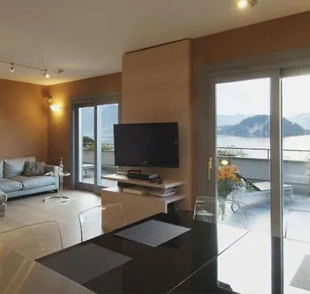 Fiumelatte Sleeps 4 Air Con Appartement *