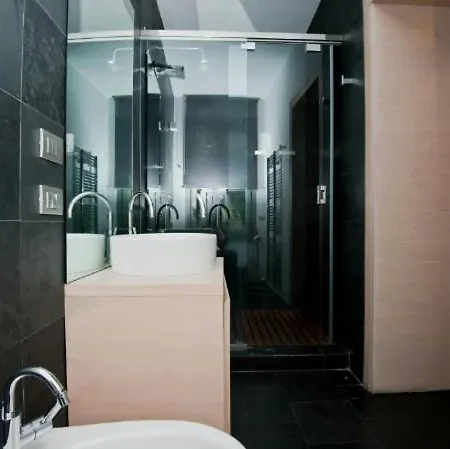Fiumelatte Sleeps 4 Air Con * Varenna